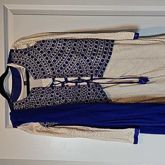 Indian Chudidhar with dupatta - Picture 2 of 5